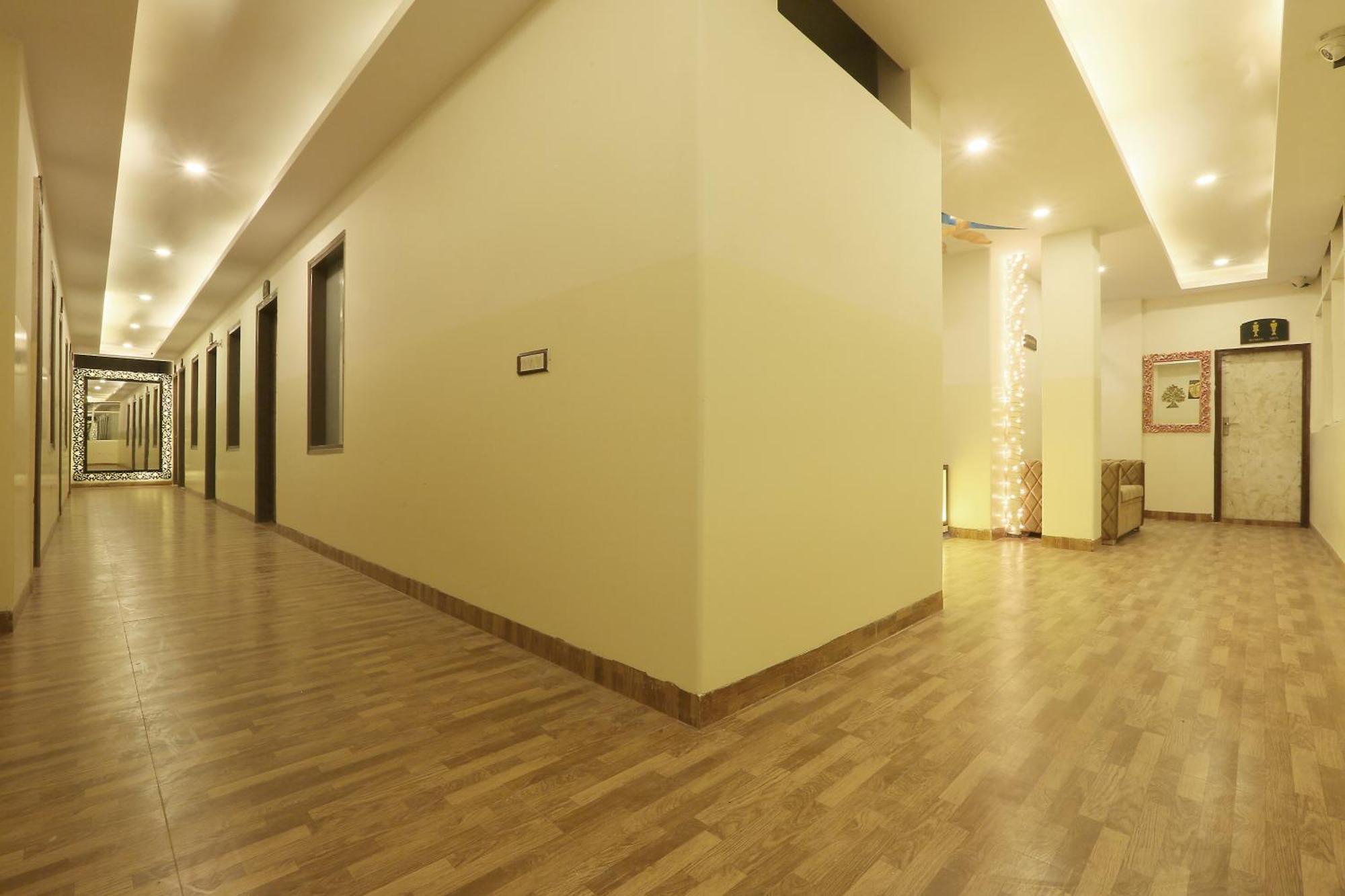 Plazzo Prime Plaza At Delhi Airport Bed and Breakfast New Delhi Exteriör bild