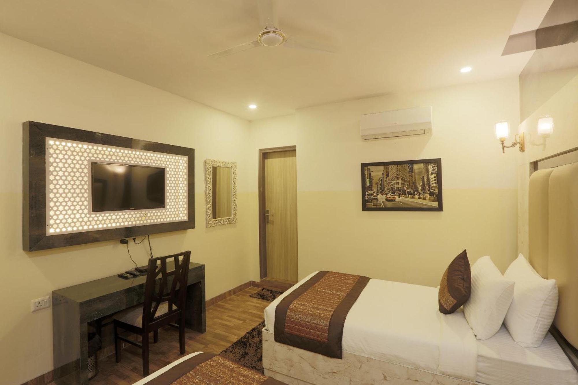 Plazzo Prime Plaza At Delhi Airport Bed and Breakfast New Delhi Exteriör bild