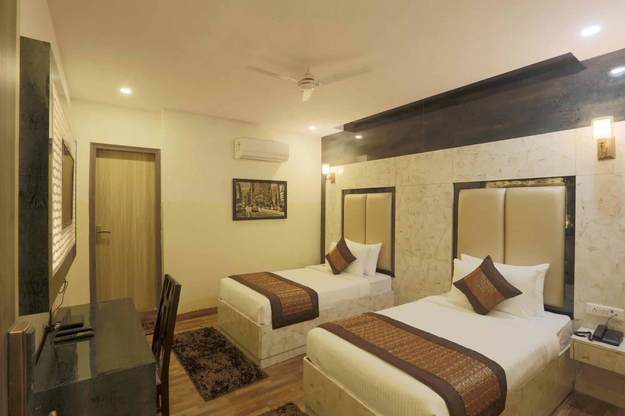 Plazzo Prime Plaza At Delhi Airport Bed and Breakfast New Delhi Exteriör bild