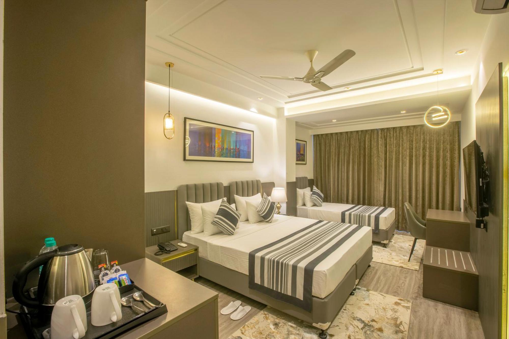 Plazzo Prime Plaza At Delhi Airport Bed and Breakfast New Delhi Exteriör bild